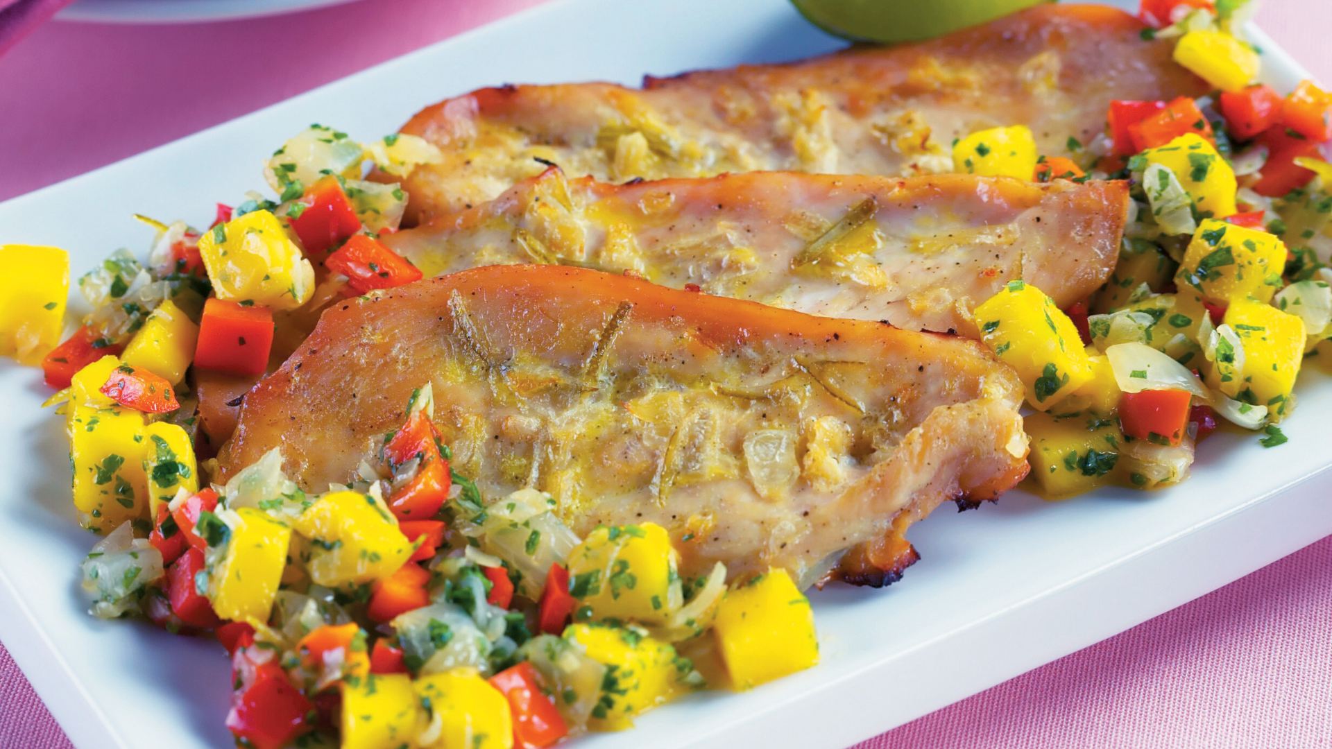 peito de frango com molho de pimentão e manga