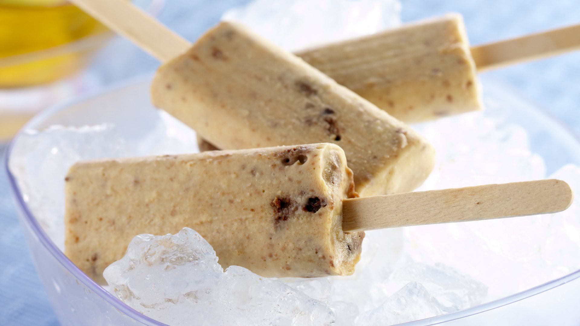 Picolé de baunilha com cookies
