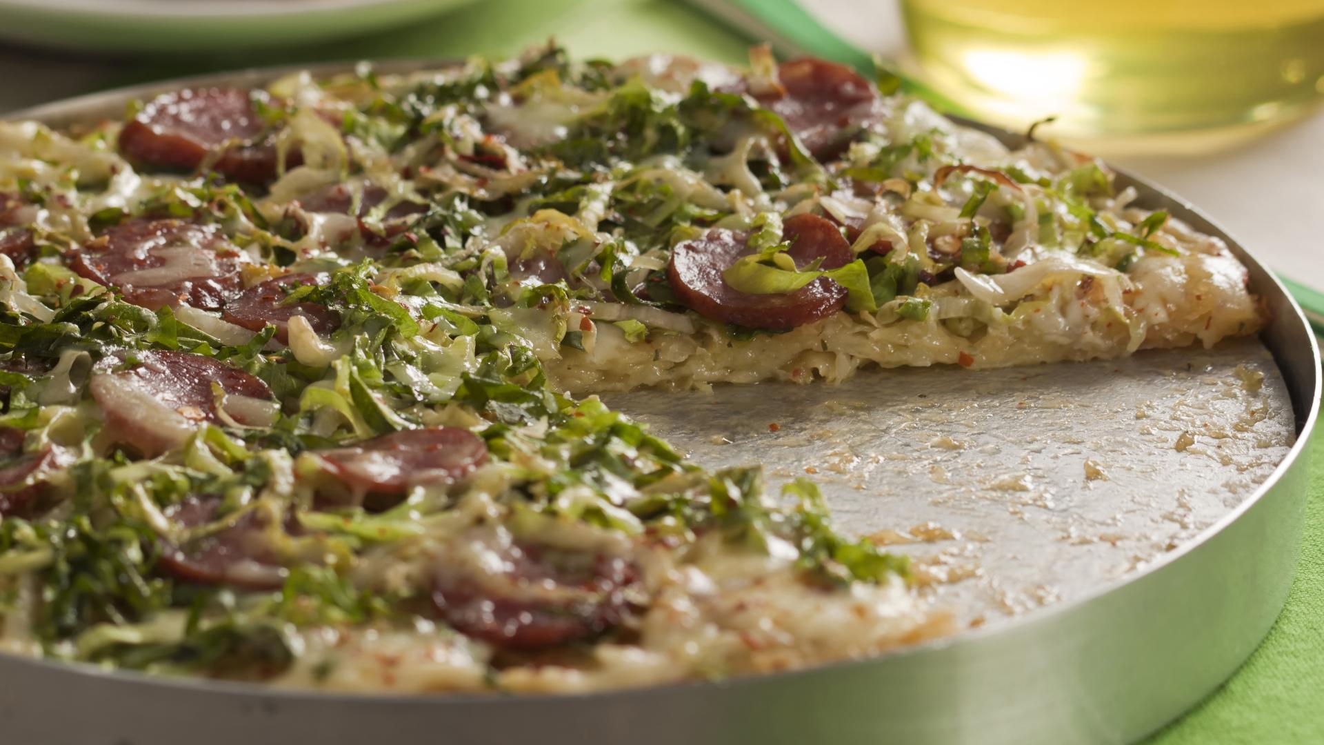Pizza de calabresa e escarola