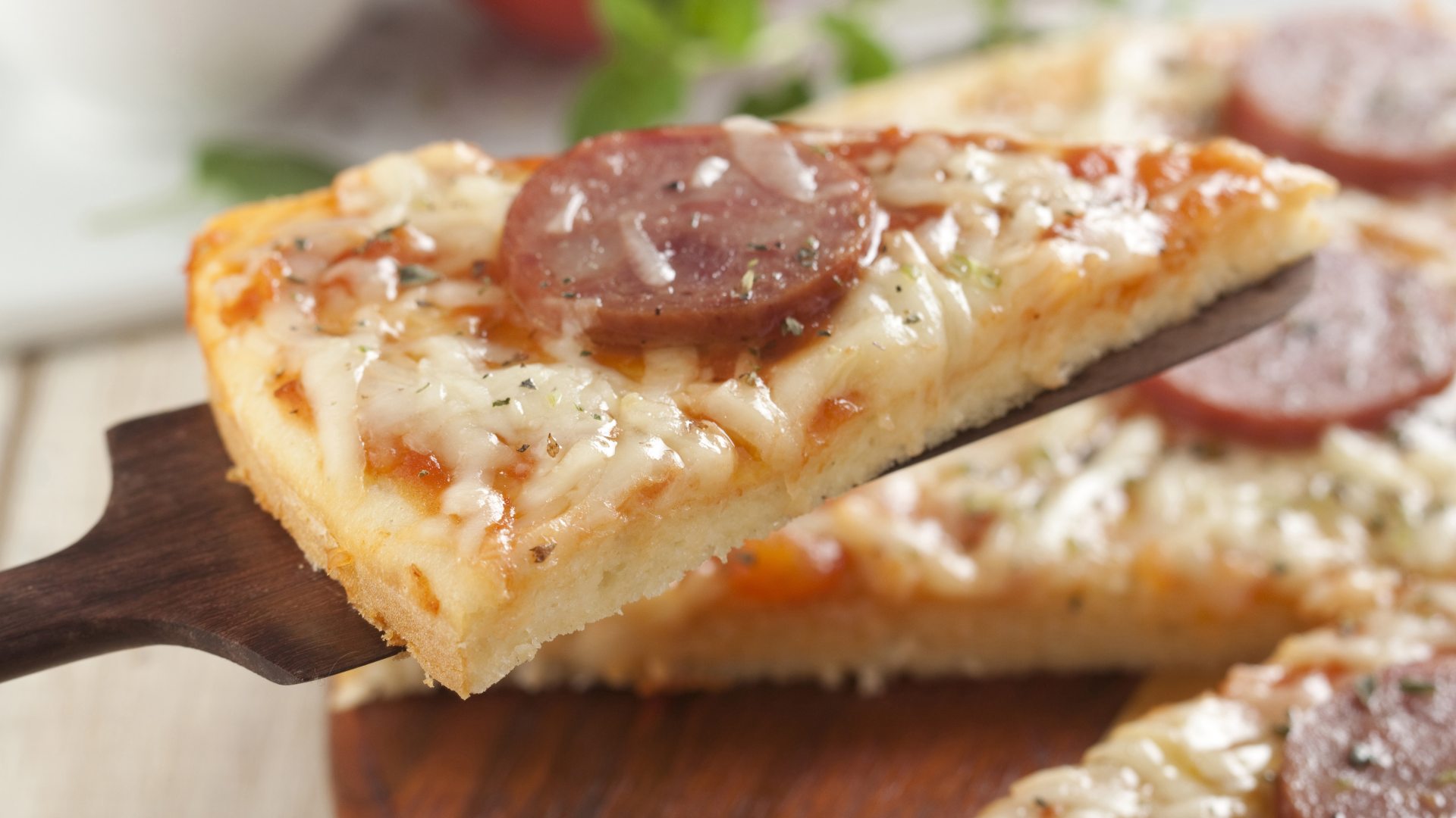 Pizza prática de calabresa e queijo
