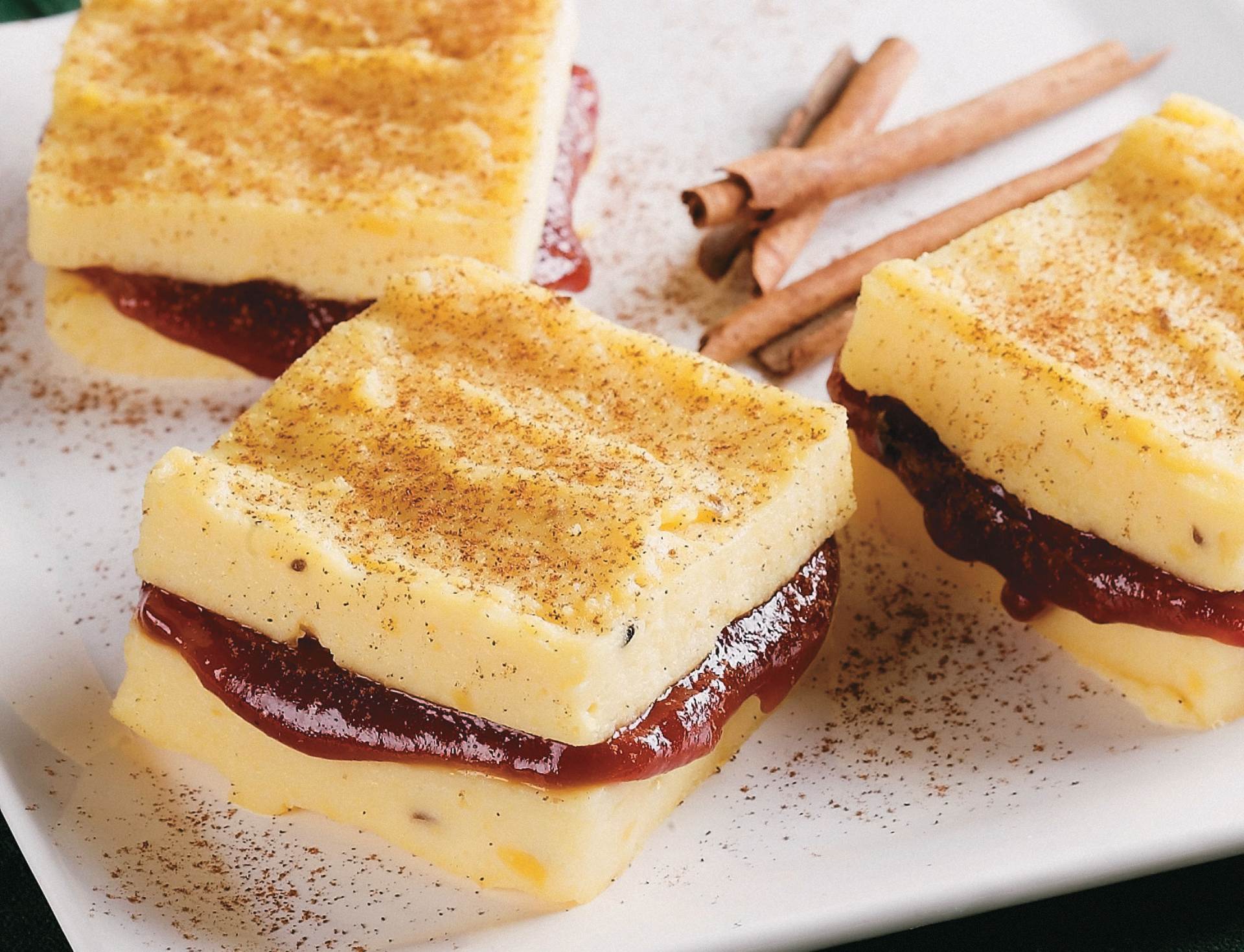 Polenta doce com goiabada