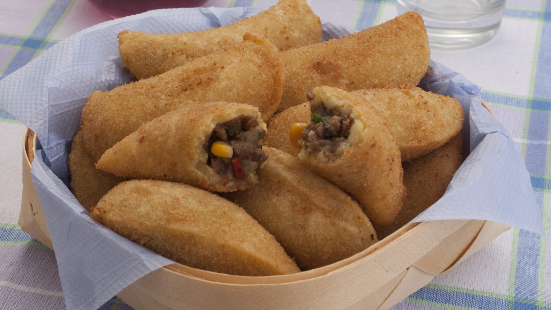 Risoles de fubá com proteína de soja