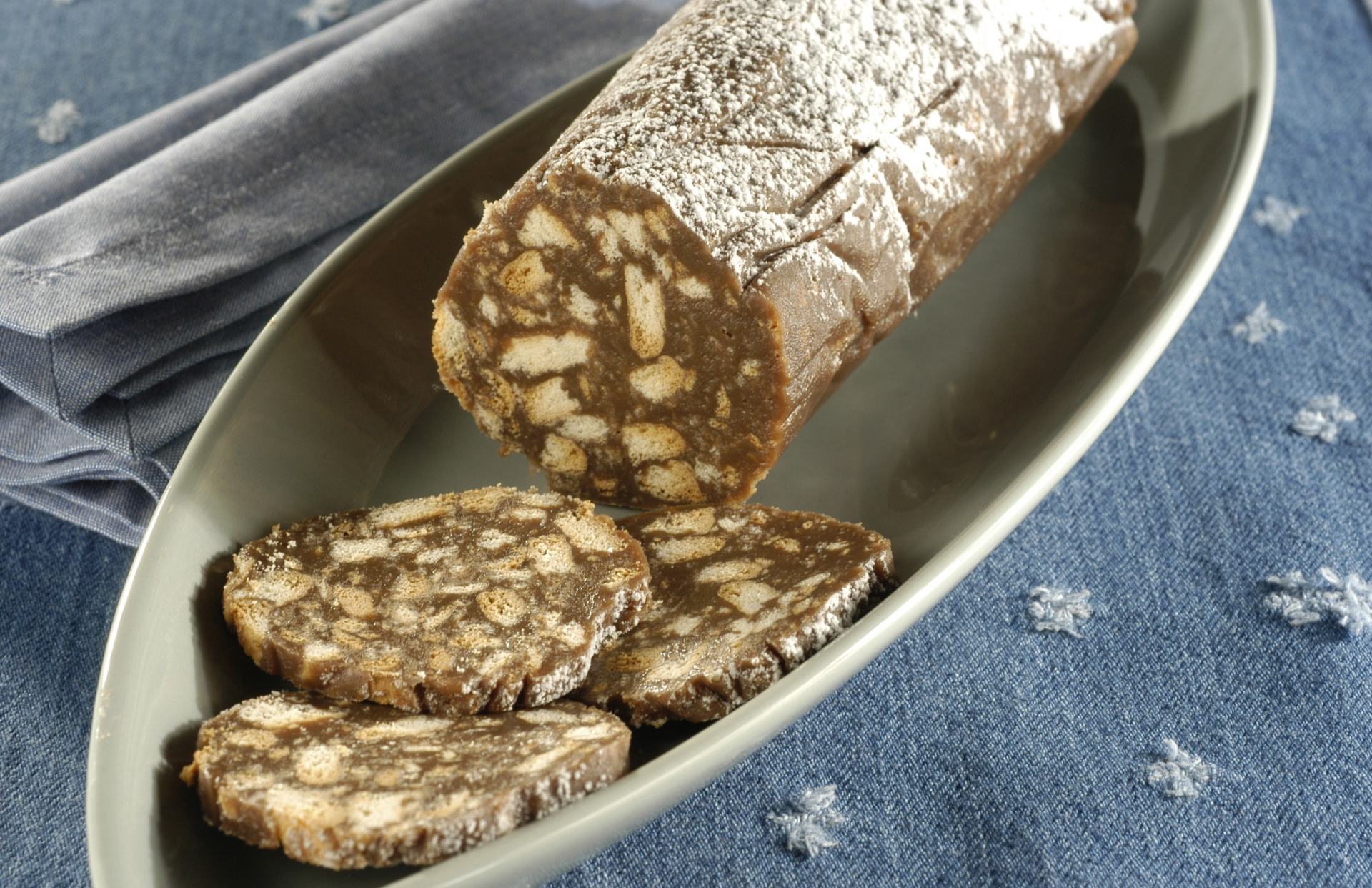 Salame de chocolate de microondas.

 (sobra da edição 428)