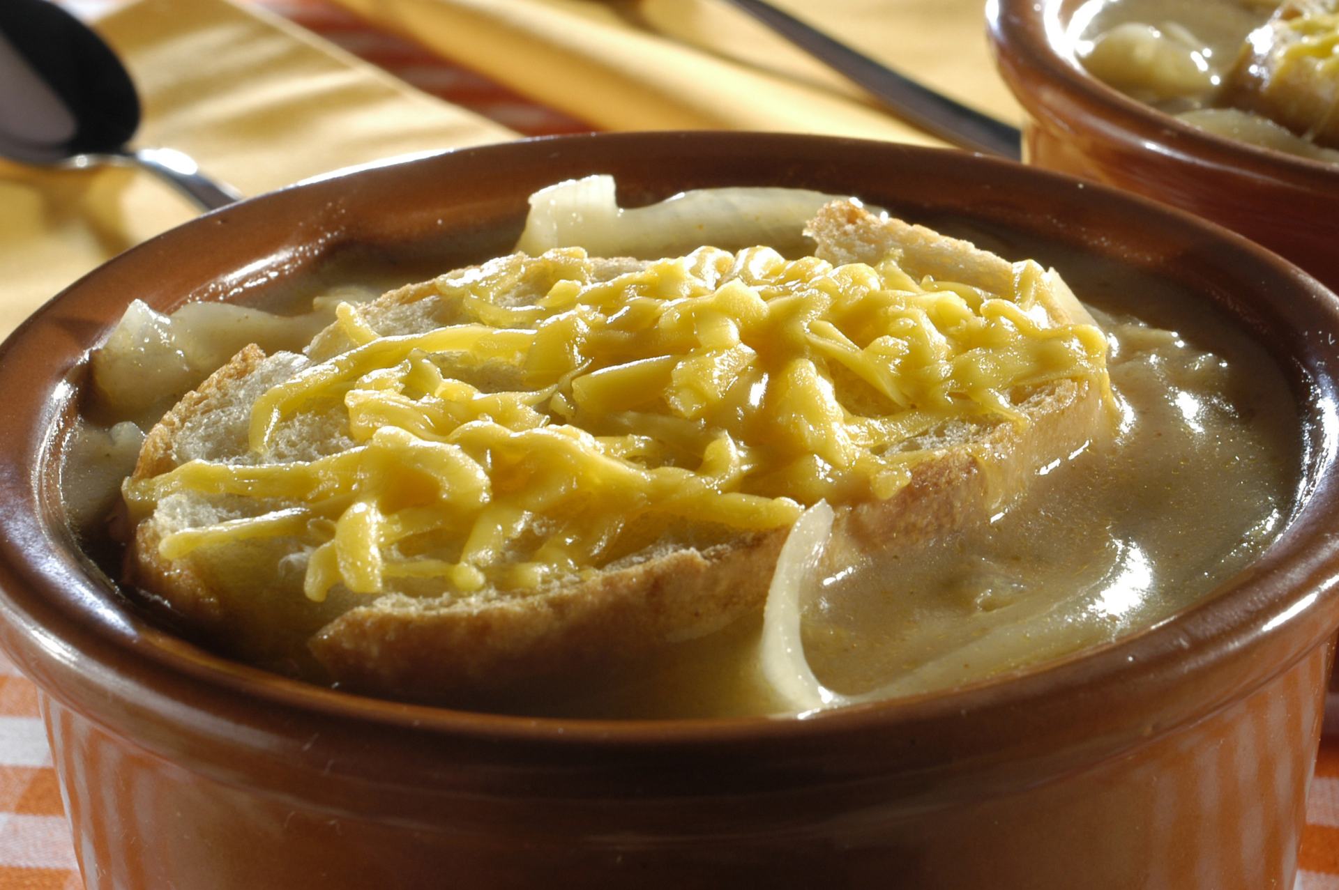 Sopa de cebola. (sobra da edição 413)