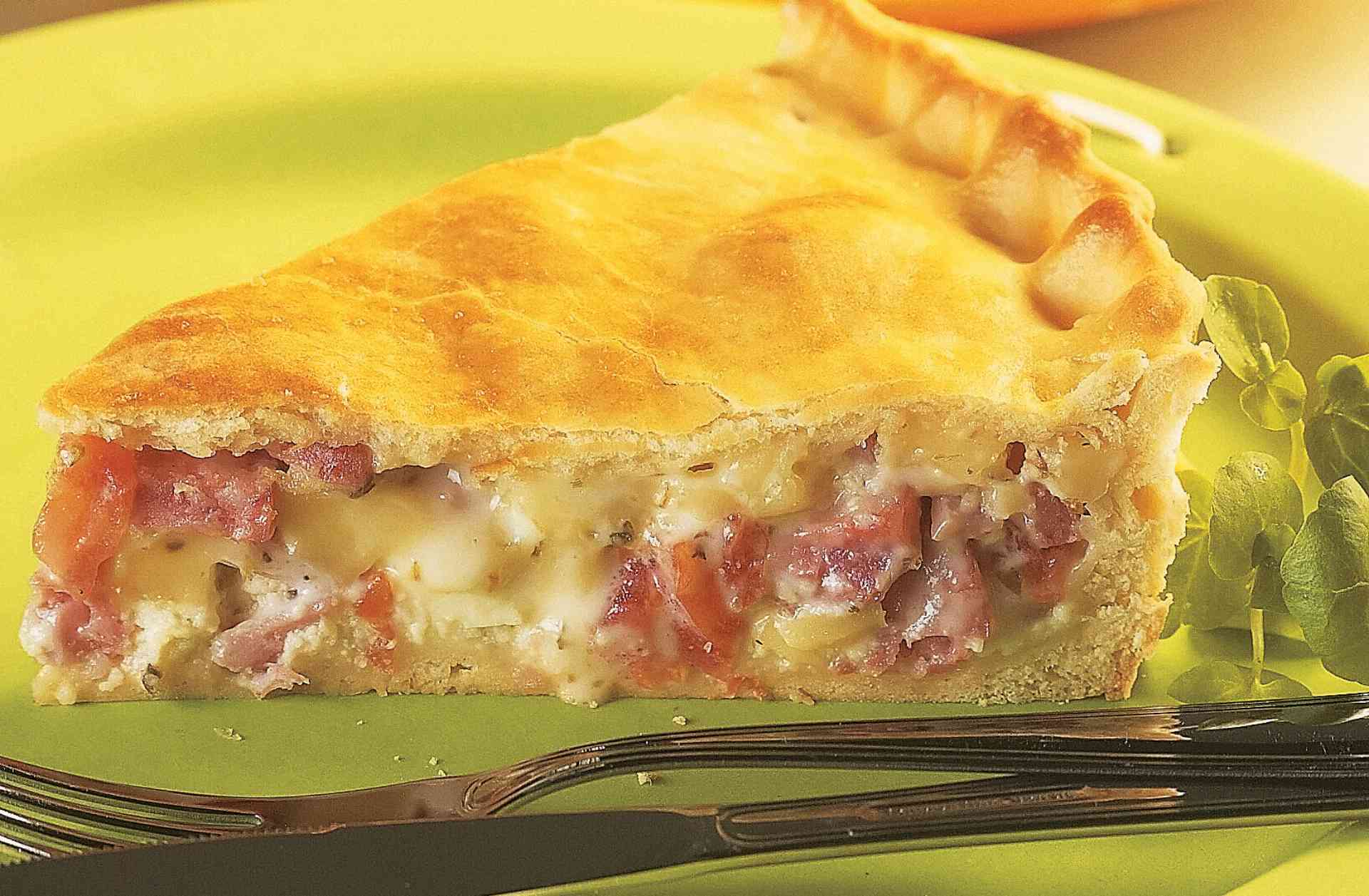 Foto de Torta de linguiça e queijo