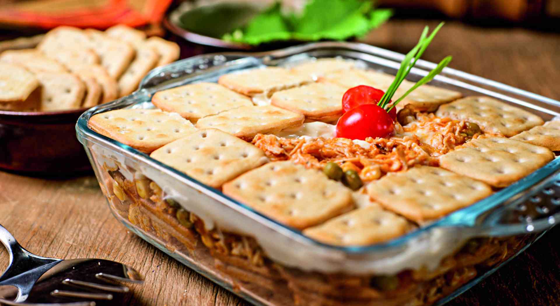Foto de Torta fria de biscoito e frango