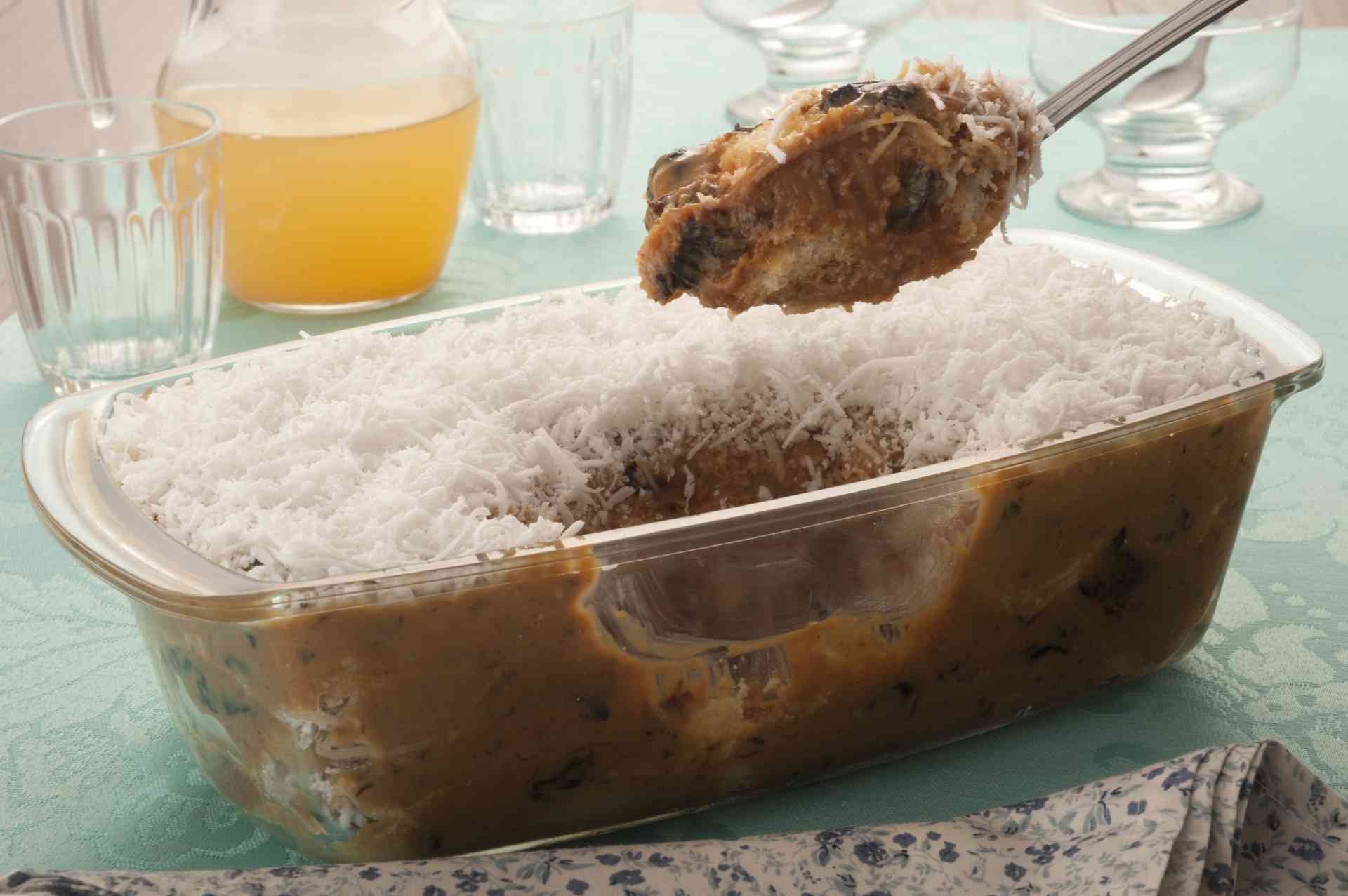 Foto de Travessa de doce de leite com ameixa e coco