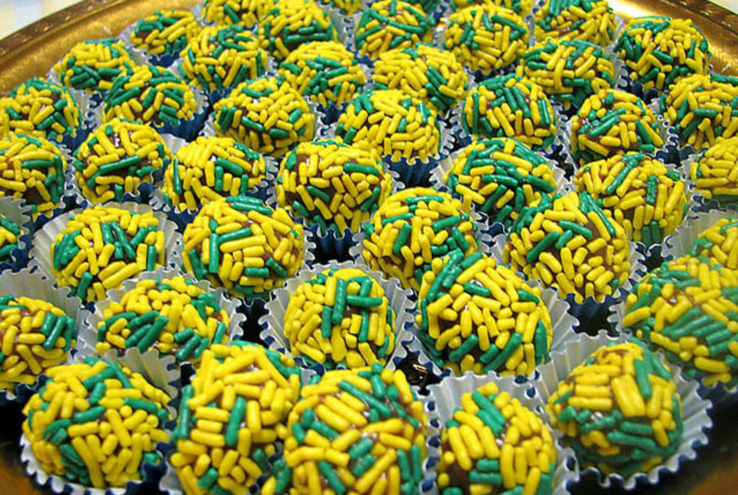 Brigadeiro verde e amarelo