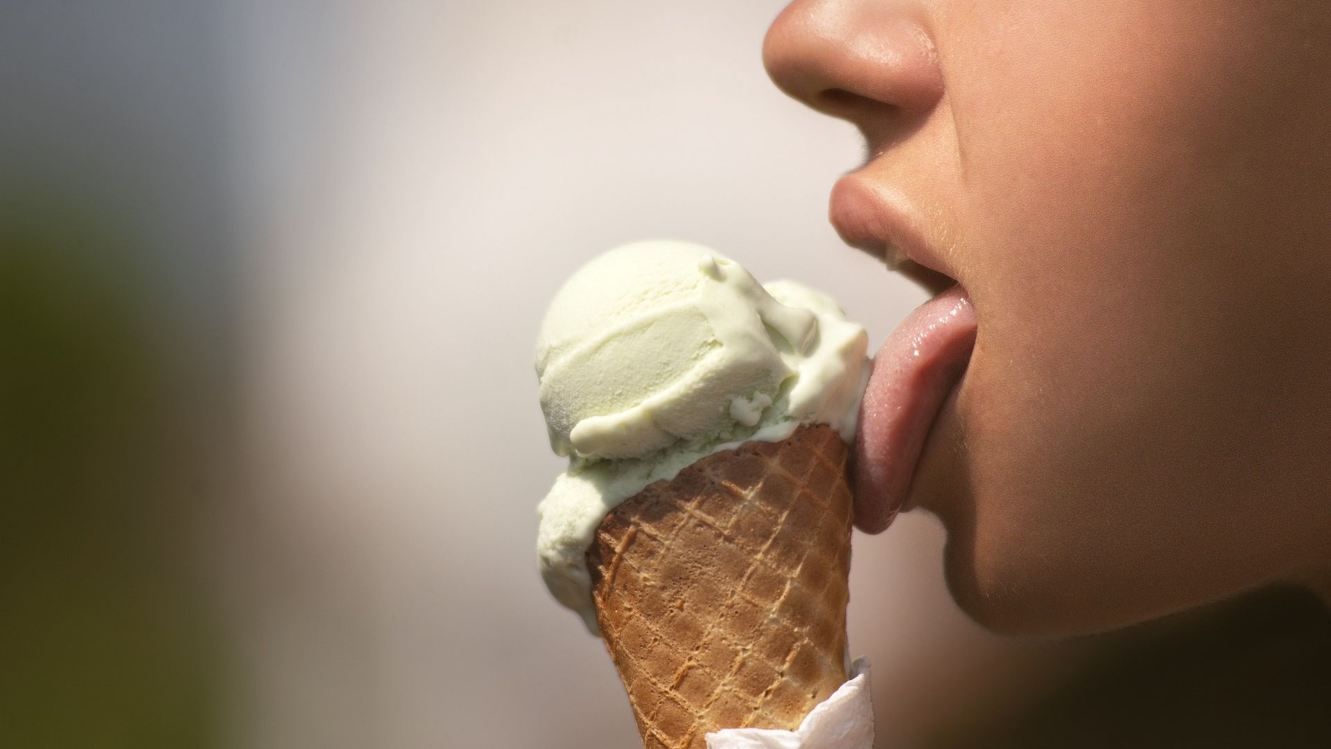 Comendo com todos os sentidos. Foto: Pixabay