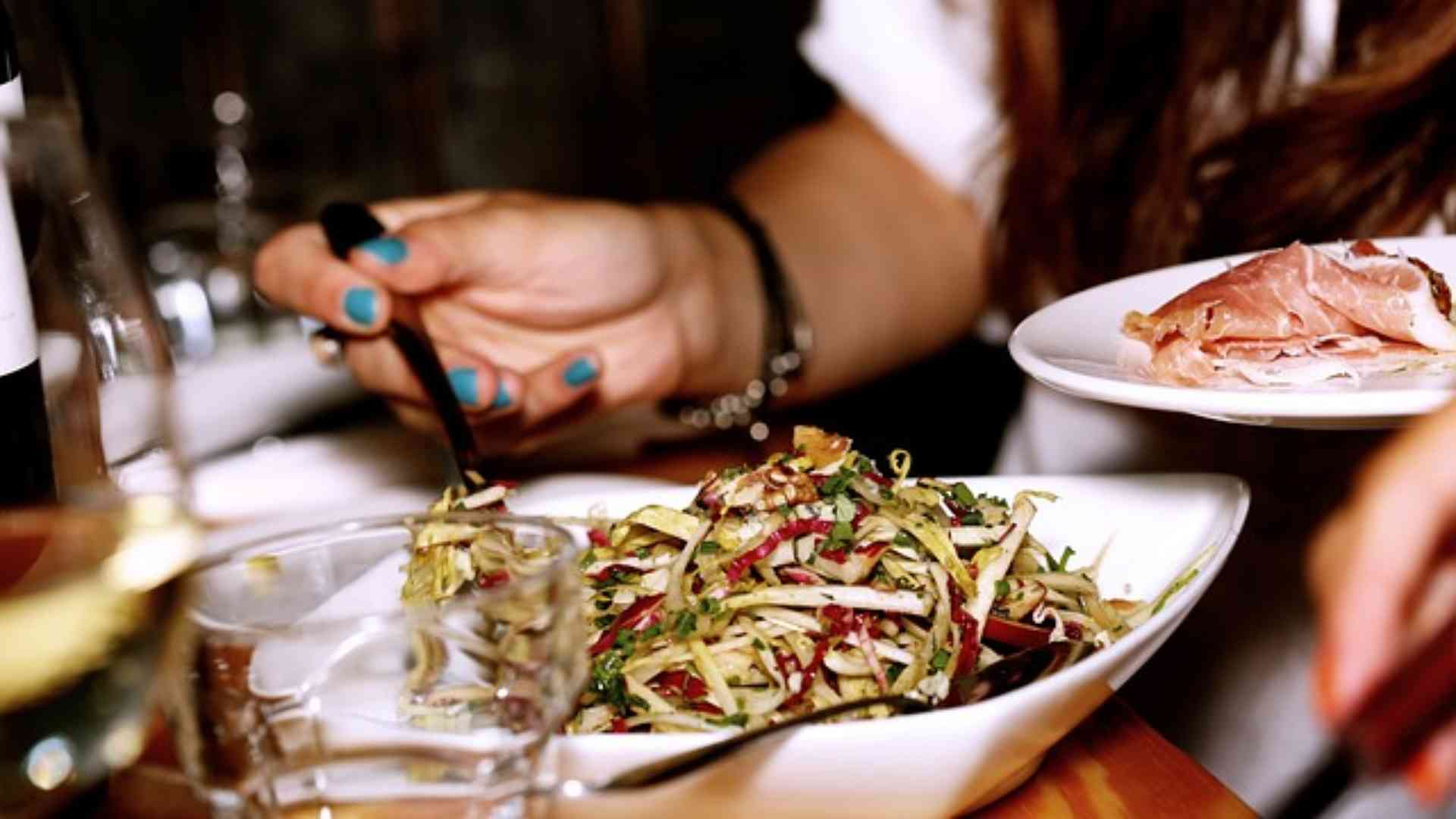 Mito ou verdade: comer a noite engorda - Foto: Pixabay