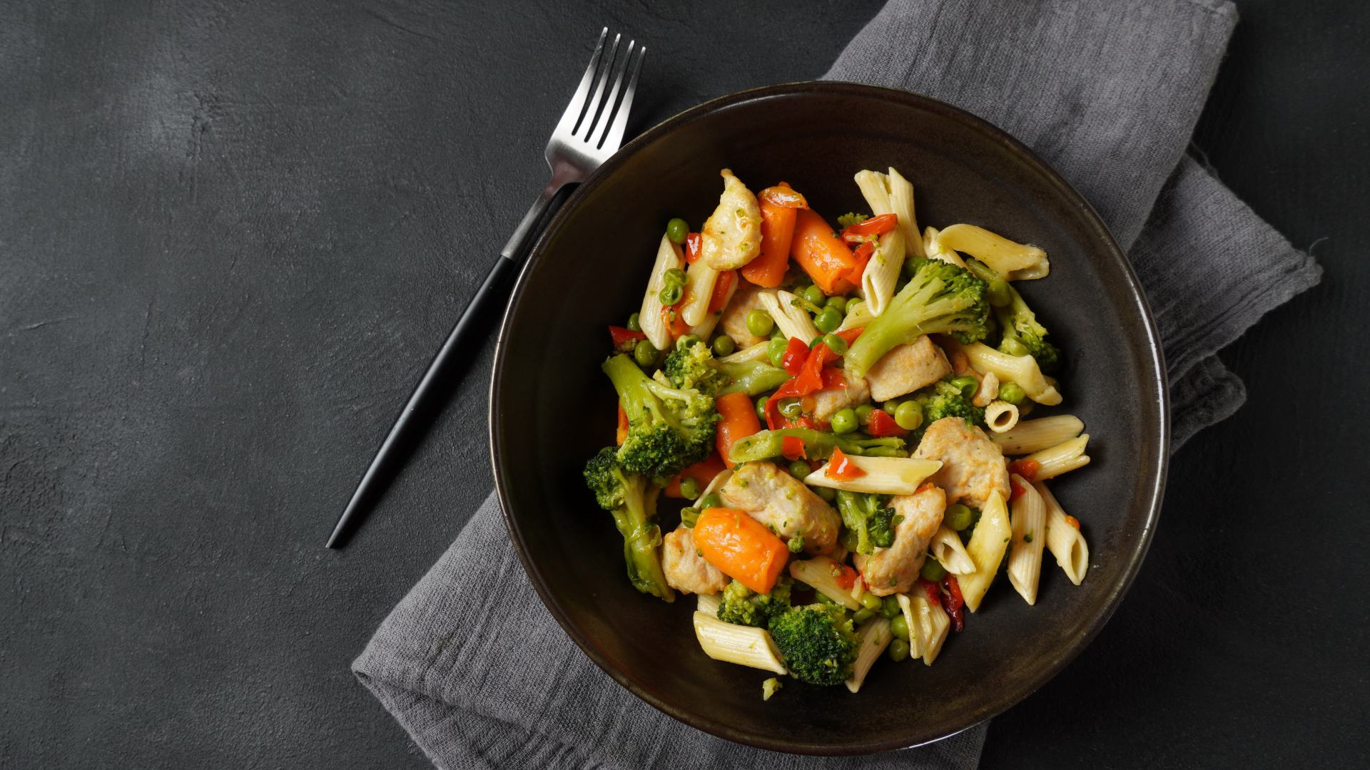 Salada de Penne com Frango - Getty Images