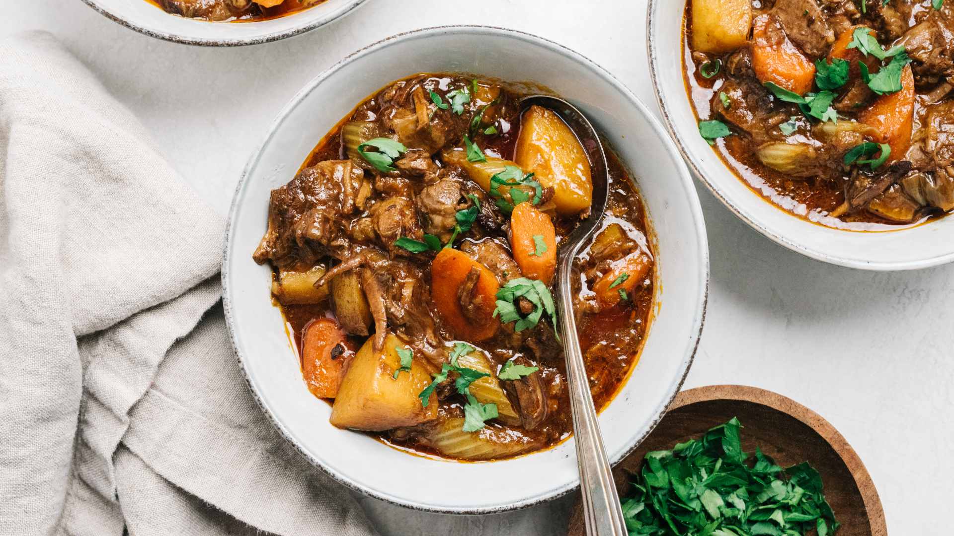 Ensopado de carne, batata e lentilha - Foto: Getty Images