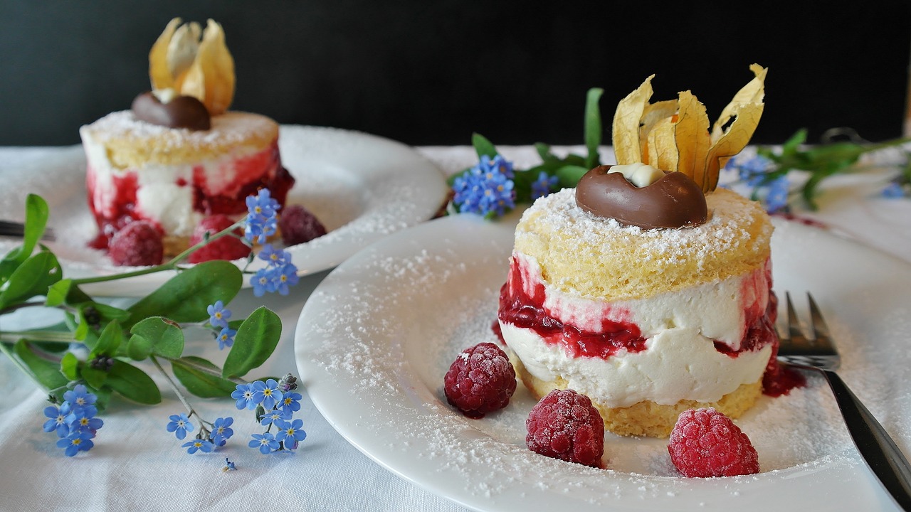 Bolo de Chocolate Branco com Frutas Vermelhas
