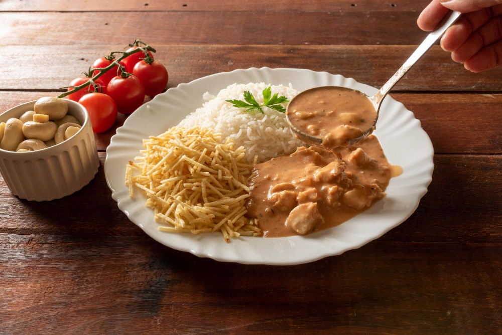 Estrogonofe de Frango que não pode faltar no seu almoço