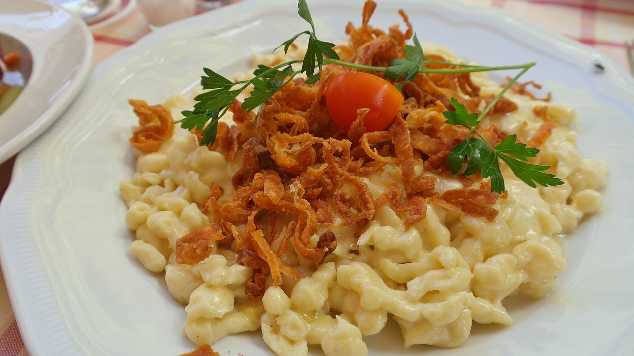 Macarrão com molho de cebola caramelizada