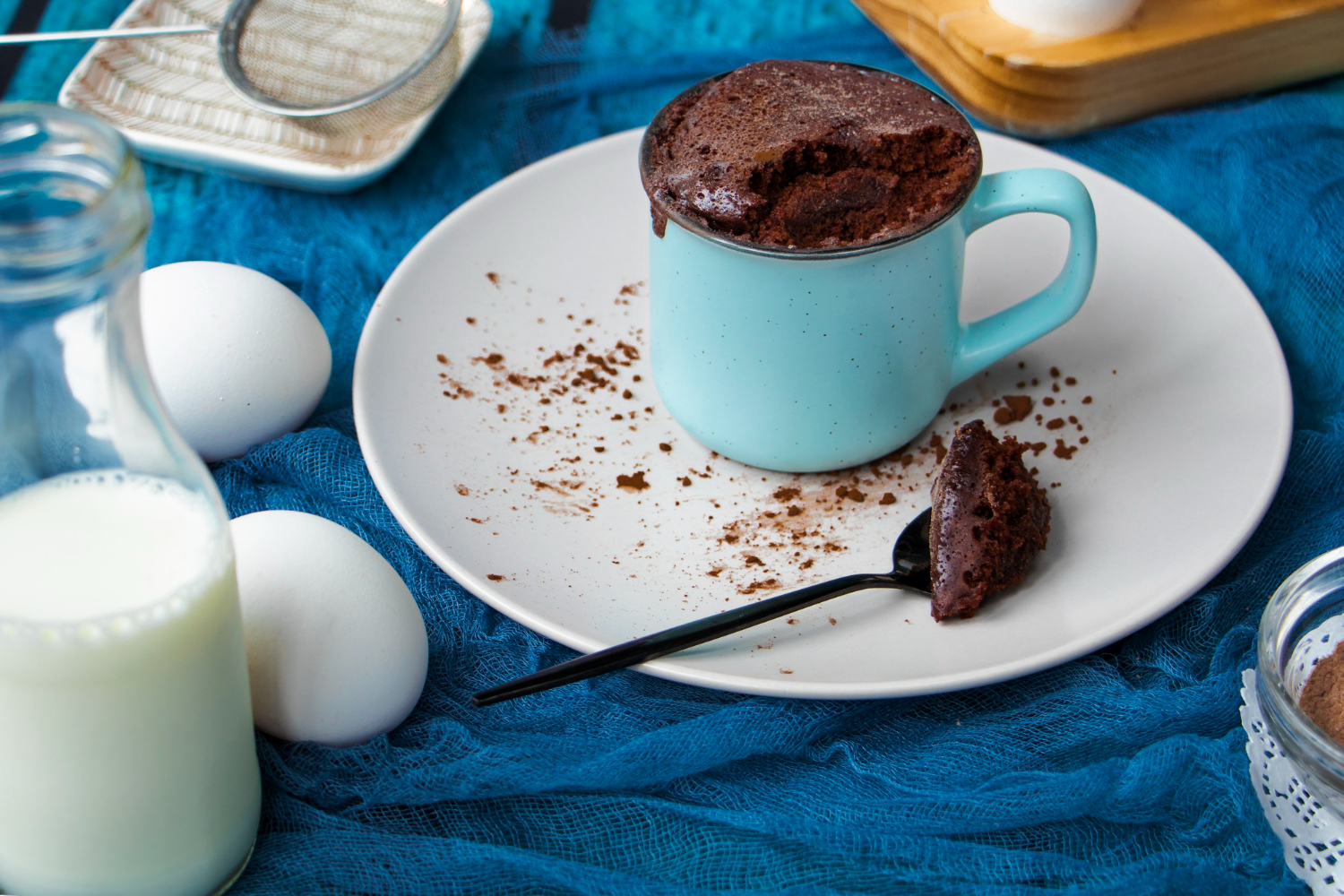 Bolo de Caneca de Chocolate é uma delícia rápida e fácil