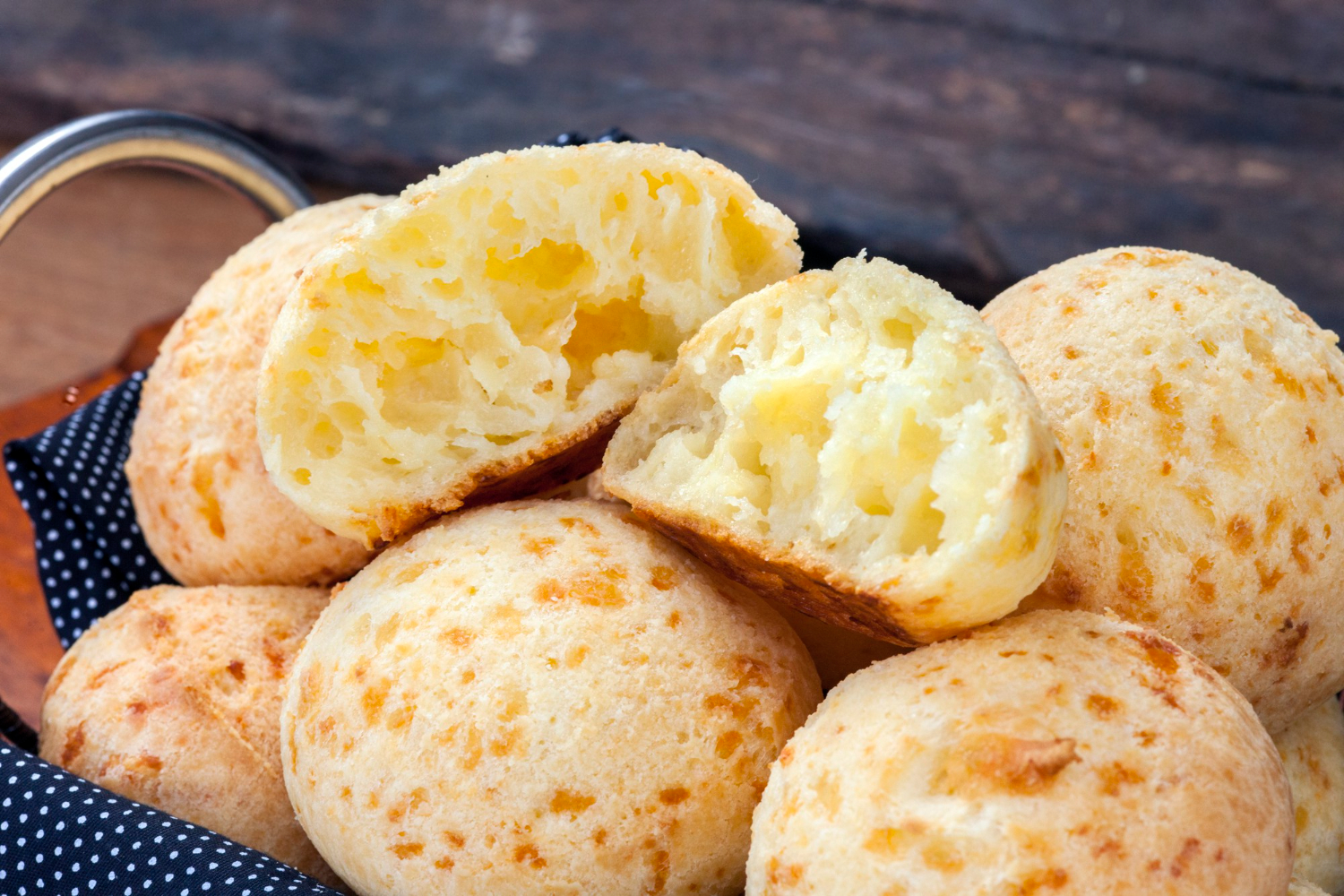 Faça agora esse Pão de Queijo Fit e garanta um café da manhã delicioso!