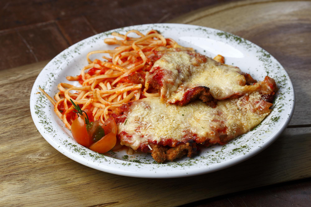 Filé à Parmegiana é uma receita perfeita que aprendi com minha avó