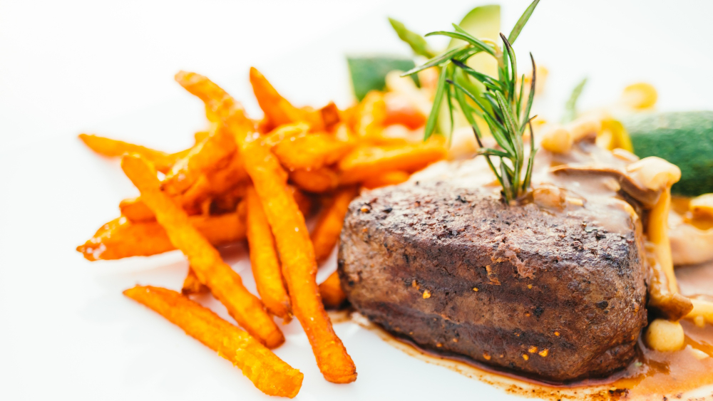 Filé Mignon com Fritas é uma receita clássica que vai te conquistar