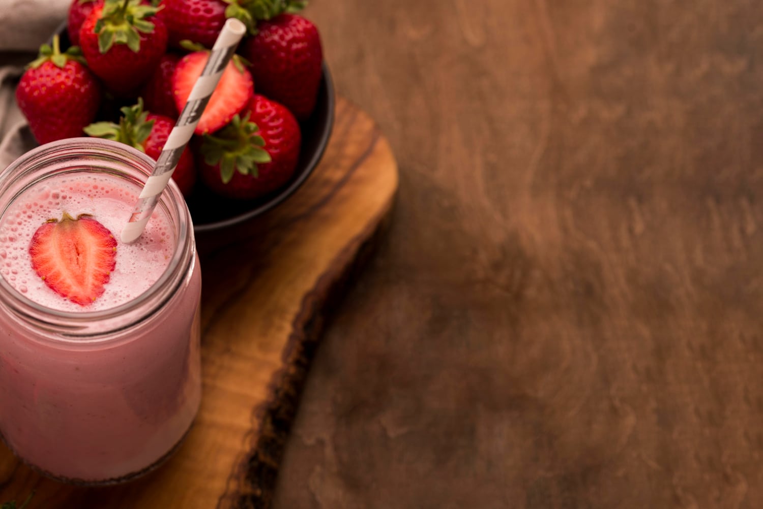 Milk Shake de Morango da Vovó é Uma Delícia Gelada para Momentos Especiais