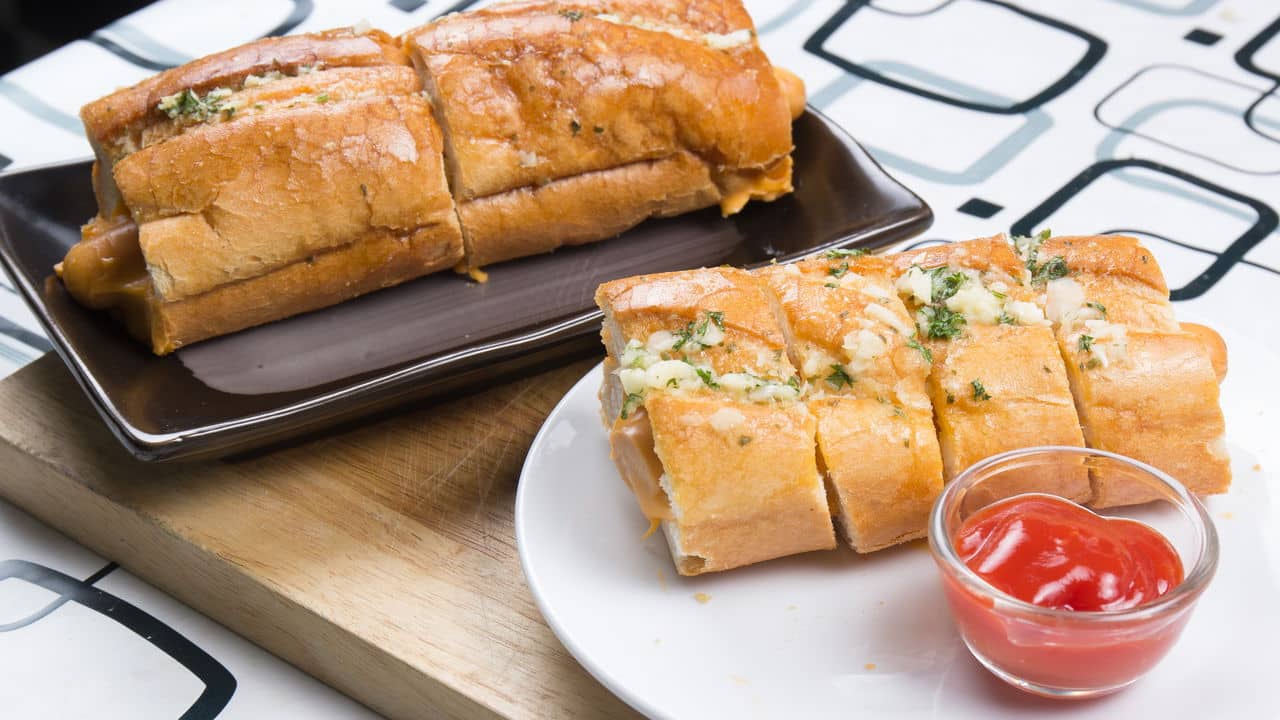 Pão de Alho com Linguiça