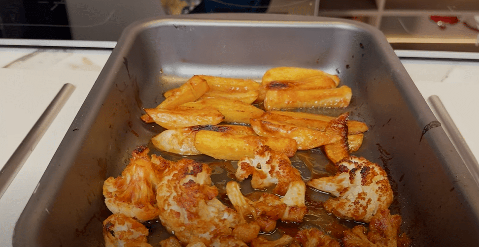 Batata e couve-flor ao molho barbecue vegano (e caseiro)