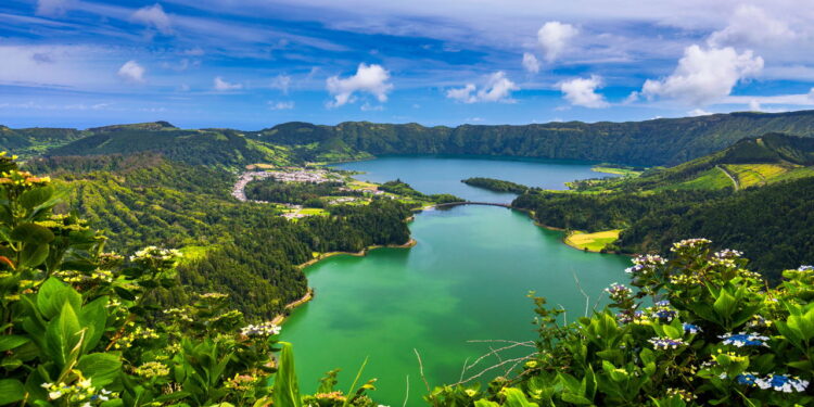 Açores - Portugal. Créditos: (depositphotos.com / DaLiu)