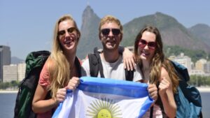 Argentinos no Brasil: por que praias brasileiras serão tomadas pelos hermanos no verão?