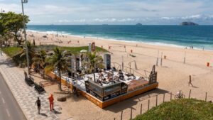 Até massagem e banheira de gelo: conheça a Rio Academia, espaço gratuito na Praia de Ipanema