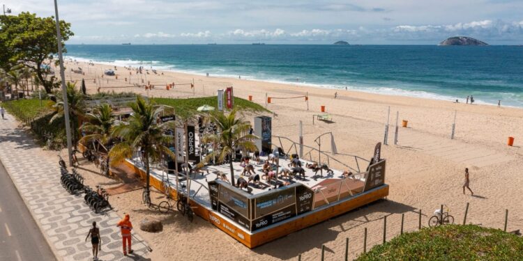 Até massagem e banheira de gelo: conheça a Rio Academia, espaço gratuito na Praia de Ipanema