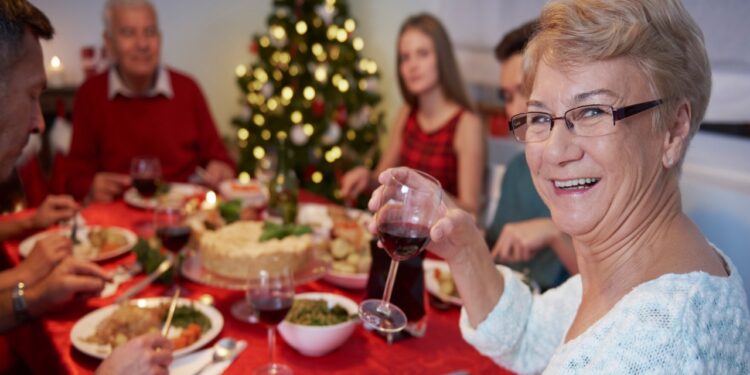 Cuidado com a ceia de Natal? Saiba como proteger o aparelho digestivo no fim de ano