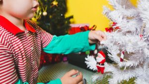 Diversão e desenvolvimento_ 6 brinquedos de Natal para as crianças
