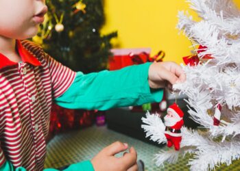 Diversão e desenvolvimento_ 6 brinquedos de Natal para as crianças