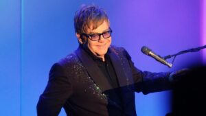 Elton John revela frase que quer em sua lápide: veja outros epitáfios famosos (Imagem: Reprodução/Redes Sociais)