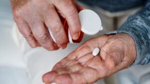Estudo alerta sobre riscos do paracetamol para pessoas acima de 65 anos