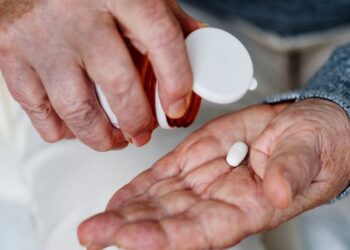 Estudo alerta sobre riscos do paracetamol para pessoas acima de 65 anos