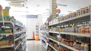 Farmácia pode pedir CPF de clientes? Procon multa rede em R$ 8,5 milhões