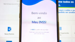 Recebo Bolsa Família e aposentadoria. Posso acumular os dois? Veja as regras