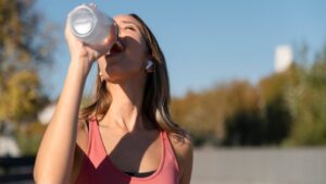 Muito calor? Veja como repor líquidos neste verão