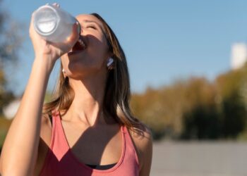 Muito calor? Veja como repor líquidos neste verão