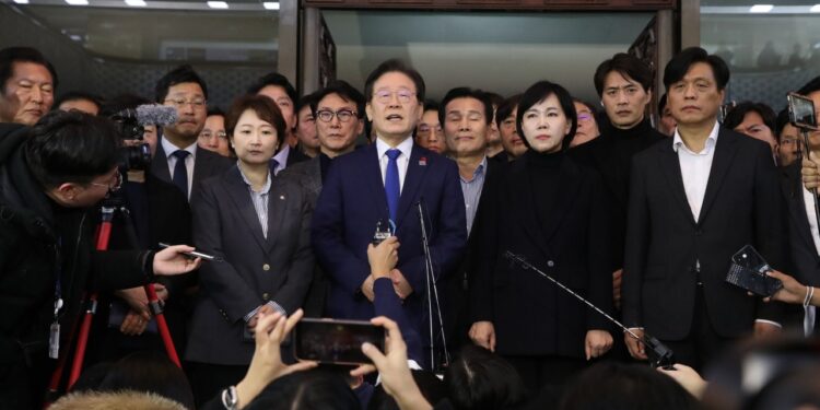 Parlamento dissolve lei marcial: entenda o que está acontecendo na Coreia do Sul