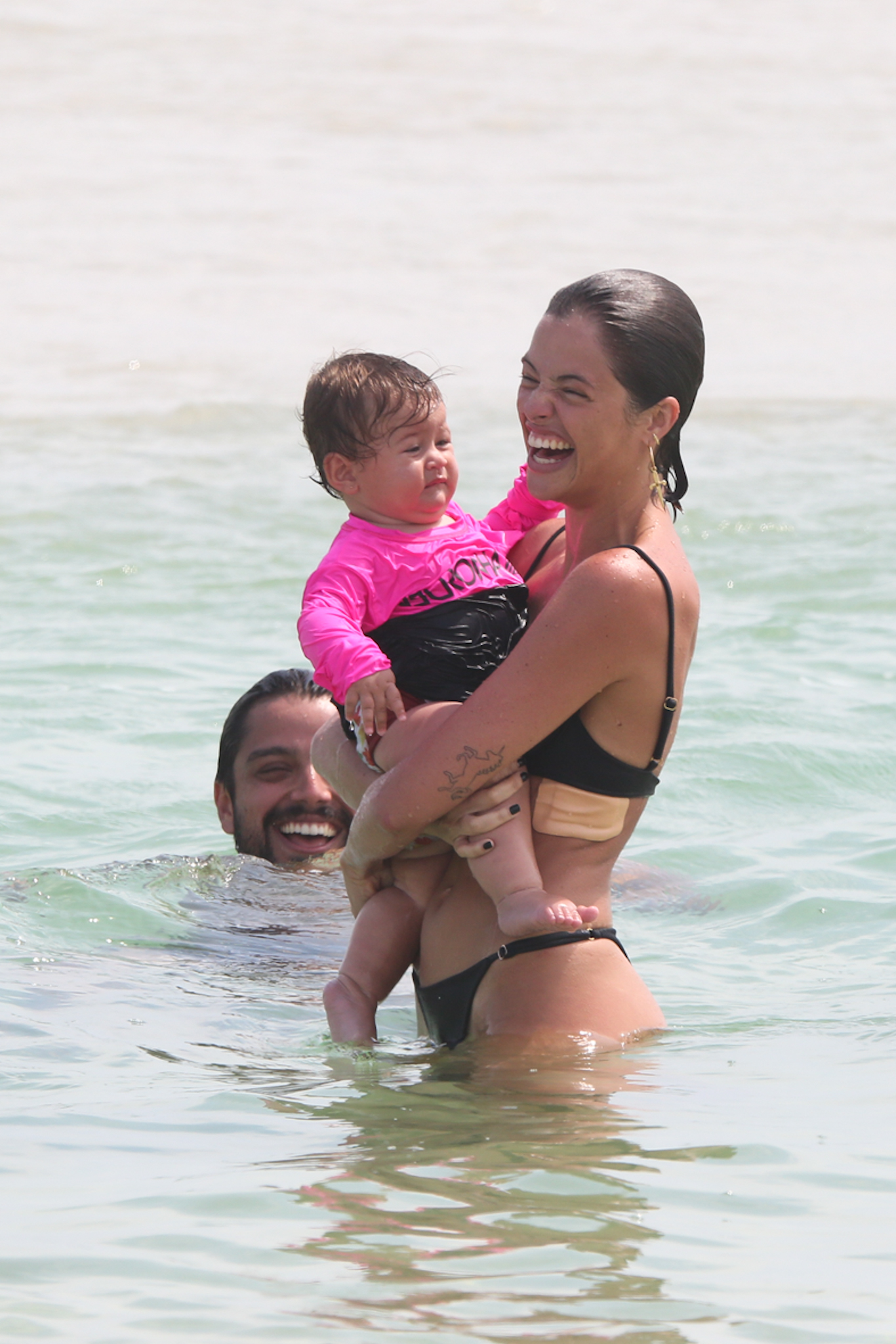 Agatha Moreira, Rodrigo Simas e Amélia no mar