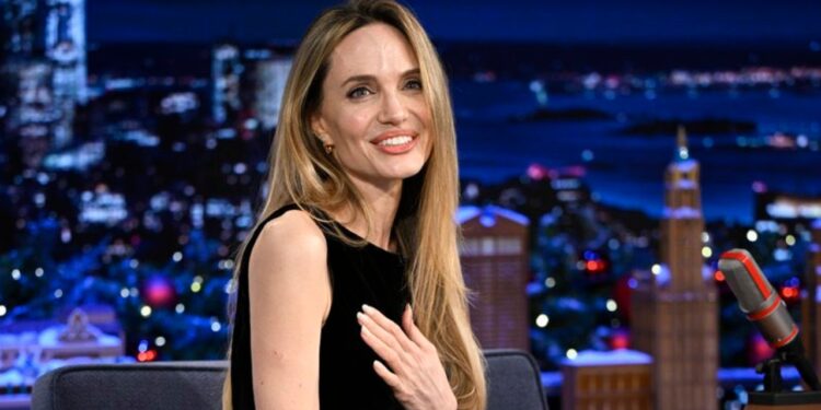 Angelina Jolie surpreende ao revelar qual carreira teria seguido caso não fosse atriz; confira! (Imagem: Reprodução/Redes Sociais)