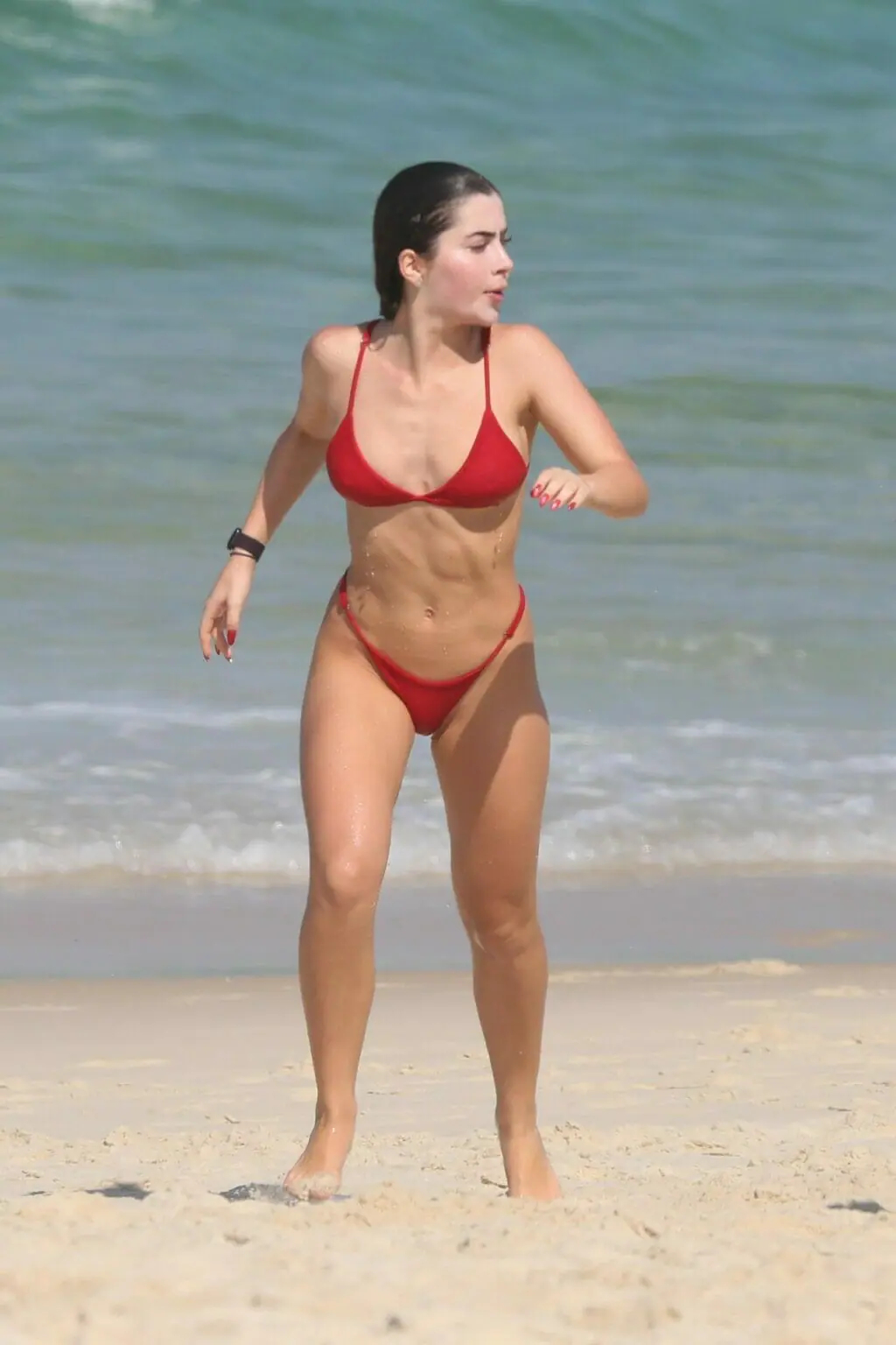 Jade Picon na praia