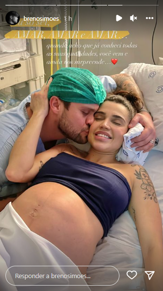 Breno Simões e Paula Amorim na maternidade
