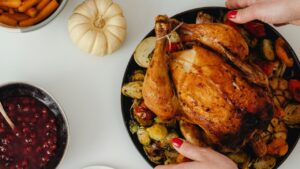 Preocupada em ter uma ceia de Natal saudável? Veja como adaptá-la para diabéticos, hipertensos e pessoas com colesterol alto de forma deliciosa! (Unsplash/Karolina Grabowska)
