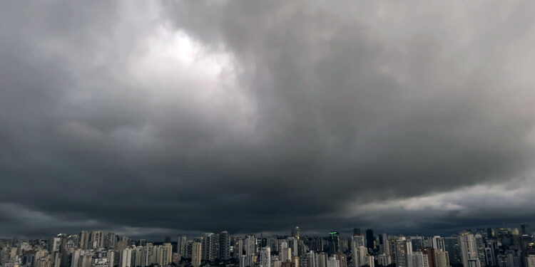 Céu nublado - Créditos: depositphotos.com / Ranimiro