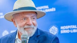 chapéu panamá usado por Lula