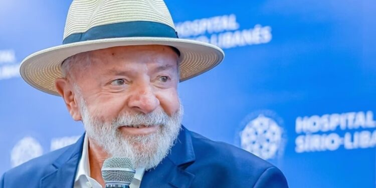 chapéu panamá usado por Lula