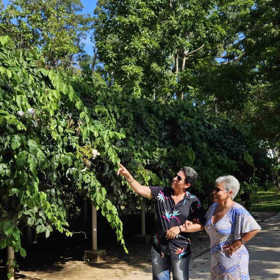 Claudia Rodrigues e Adriane Bonato no Jardim Botânico - Foto: Dan Delmiro/ Agnews